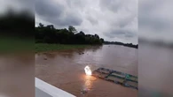 Đang đứng trên sông, người đàn ông bị điện giật tử vong trước sự bàng hoàng của đám đông