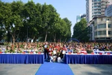 Dàn nghệ sĩ dậy sớm tham dự lễ trồng cây “Thành phố nở hoa” ở Hà Nội