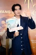 Thảm đỏ hot nhất hôm nay: Lee Kwang Soo đẹp đôi bên nàng thơ kém 37cm, Duy Khánh chiếm spotlight chỉ với 1 ánh mắt