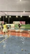 Chưa bao giờ thấy cảnh bì bõm lội nước chơi pickleball như thế này!