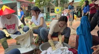 "Bà trùm hoa hậu" đưa hoa hậu, á hậu đi dọn rác, dẹp bùn
