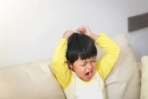 Thường xuyên bị cha mẹ mắng, trẻ dễ có 2 tính cách "ngầm" bất ổn này khi lớn lên
