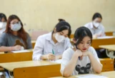 Thi lớp 10 áp lực hơn đại học, nhiều phụ huynh đổ tiền "giữ chỗ" trường tư