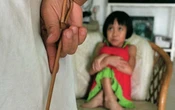 Hỏi: "Lần bị bố mẹ đánh khiến bạn ám ảnh nhất?" - một người nói: Vì 35 nghìn, suốt đời tôi không bao giờ quên!