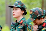 Phát ngôn vô tư của em gái Trấn Thành có đáng bị "ném đá"?