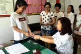 Cặp đôi nuôi nữ sinh đại học 4 năm, bỗng dưng bị đòi nợ: "Có tiền mua biệt thự tại sao không hỗ trợ tôi?"