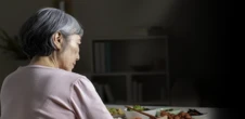 1 kiểu trẻ bất hiếu lan rộng trong xã hội - Cha mẹ ngậm ngùi, chỉ biết nói "giá như" trong cay đắng
