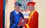 Cụ ông 74 tuổi vẫn lấy bằng thạc sĩ