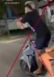 Nam thanh niên buông 2 tay, múa may khi chạy xe mô tô ở Quảng Ngãi
