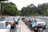 Người dân TP.HCM đội mưa, vật vã qua cửa ngõ kẹt cứng về quê nghỉ lễ 2/9