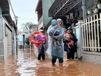 Đưa 40 hộ dân bị cô lập khỏi rốn ngập ở Đà Lạt đến nơi an toàn