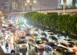 Kẹt xe kinh hoàng ở TPHCM sau mưa lớn
