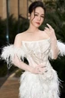 Mẹ đơn thân giàu có nhất nhì showbiz, bình yên viên mãn bên con gái nhỏ trong biệt thự bề thế