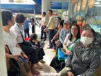 Người dân chen chân "vét" sạch vàng giữa "cơn bão" giá