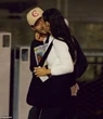 Paparazzi tóm cảnh Brooklyn Beckham có hành động thân mật quá đà giữa phố với vợ tỷ phú khiến dân tình ngượng đỏ mặt