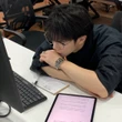 So sánh lộ trình sự nghiệp: Con trai học IT vs học Kinh tế, ai đi xa hơn?