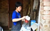 Thi ĐH với số điểm cao kỷ lục, nữ sinh được trường cấp 3 thưởng nóng 146 triệu đồng, 2 trường ĐH top đầu “tranh giành”: Khi đến nhà ai cũng phải lặng người