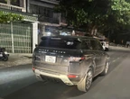 Range Rover tông 2 xe máy rồi lao vào trụ nhà dân ở Đắk Lắk