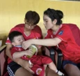 Vợ Quang Hải "đổi mood" chóng mặt: Lên sân bóng là mẹ bỉm giản dị, "lên đồ" tiệc tùng lại sang chảnh hết nấc