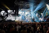 Kinh hoàng 1 khán giả ngã tử vong tại concert nhóm nhạc huyền thoại