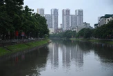 Cảnh tượng lạ trên sông Tô Lịch sau trận mưa như trút ở Hà Nội, nhiều người kinh ngạc thốt lên: "Đây là lần đầu tiên tôi thấy"