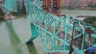 Rùng mình cảnh tượng cây cầu lớn đổ sập tại Trung Quốc vào rạng sáng, vẫn còn chục người mất tích