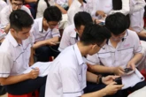 Hàng loạt địa phương siết chặt quản lý việc dùng điện thoại của học sinh
