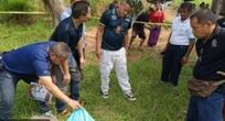 Phát hiện mùi bất thường khi đi chặt mía, người dân sốc nặng khi nhìn vào lò than
