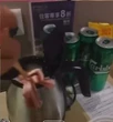 Mạng xã hội bức xúc trước clip khách lưu trú dùng ấm đun nước trong khách sạn nấu lẩu