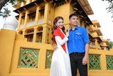 MC Huyền Trang Mù Tạt khoe bộ ảnh diện áo dài thướt tha sánh bước bên cầu thủ nổi tiếng mừng Đại lễ 2/9