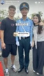 Cực phẩm hội tụ: Khối trưởng điển trai A80 nắm tay người yêu đến chụp ảnh cùng Duy Mạnh - Quỳnh Anh
