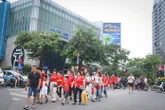 Những chuyến tàu chật kín người về trung tâm chờ xem tổng hợp luyện diễu binh, diễu hành