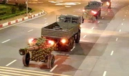 VIDEO: Xe pháo quân sự cơ động về trung tâm Hà Nội làm nhiệm vụ A80