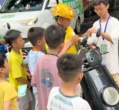 Trẻ em 7 - 8 tuổi chen chân giao hàng kiếm 7 nghìn đồng giữa chợ điện tử khổng lồ