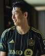 Son Heung-min vượt Messi rồi!