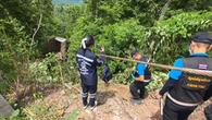 Đi cứu hộ nhưng lại tìm thấy 1 chiếc xe khác, nhìn vào bên trong khiến tất cả đều giật mình