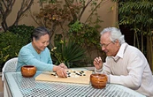 Điều nhanh nhất khiến người nghỉ hưu suy sụp, không chỉ rượu bia thuốc lá mà chính là 3 thói quen sau