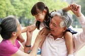 Khi về già, cha mẹ khôn ngoan có thể chia sẻ về lương hưu cho con cái nhưng tuyệt đối giấu kín điều này!