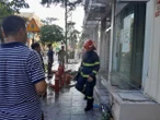 Hà Nội: Cháy cửa hàng trên phố, người dân livestream gây tắc đường