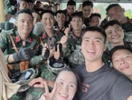 Tiểu thư Quỳnh Anh lên đồ như công chúa cùng Duy Mạnh đi đu chiến sĩ A80, khoe ảnh "thắng đời 1-0"