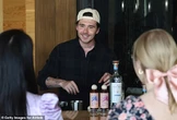 Con trai cả nhà Beckham trổ tài vào bếp tận hưởng niềm vui giữa đỉnh điểm mâu thuẫn với gia đình