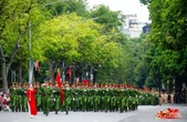 Công an Hà Nội phô diễn sức mạnh bằng màn truy bắt, khống chế tội phạm như phim hành động, hàng nghìn người reo hò