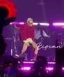 G-Dragon lộ nửa thân dưới một cách hớ hênh, 100 nghìn lượt xem cười cợt