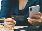 Vừa nạp 800 triệu đồng vào thẻ ngân hàng, khi thanh toán bữa tối cô gái sững sờ khi nhân viên thông báo: "Tài khoản không đủ số dư"