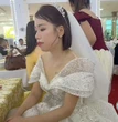 Cô dâu ngồi thất thần trong đám cưới vắng chú rể, câu chuyện phía sau khiến nhiều người thương cảm