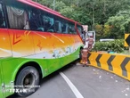 Xe bus chở khách du lịch Việt Nam gặp nạn tại Malaysia, tất cả hành khách an toàn