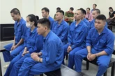 Thuê côn đồ đánh gãy chân, tạt axit "bồ" của con trai