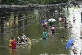 Mưa bão gây lũ lụt nghiêm trọng tại Trung Quốc và Philippines, hàng chục nghìn người phải sơ tán.