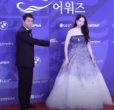 Cú ngã "như công chúa Disney" của Yoona cũng chưa bằng màn vấp té chấn động toàn cầu của mỹ nhân Oscar!