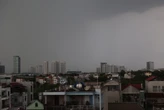 Chiều cuối tuần, nhiều khu vực ở Hà Nội mưa tầm tã sau những ngày nắng nóng